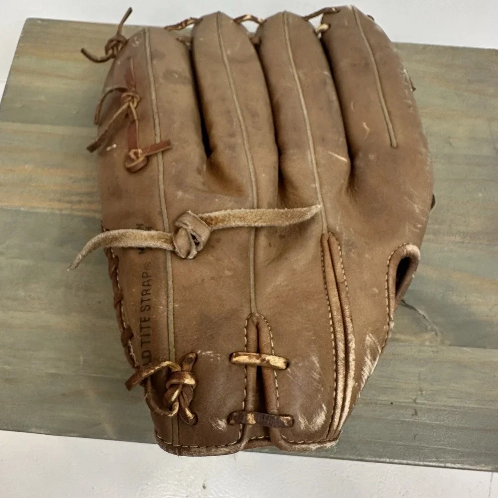 Wilson PRO STAFF Right Hand Throw Baseball Glove A2200 Centerfold JAPAN Adult Sz